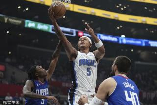 三人以上的 三人以上的