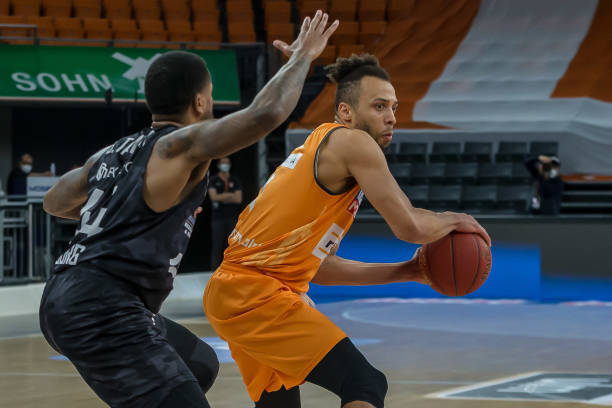 每体：科纳特成皇马引援目标，球员或将拒绝续约转投伯纳乌